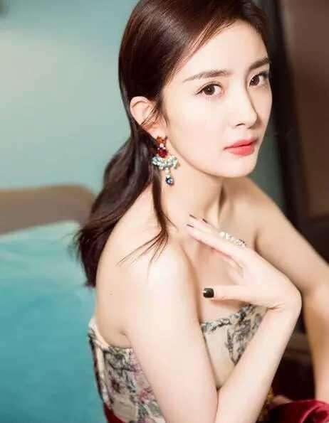 明星扬幂,璀璨星途，砥砺前行